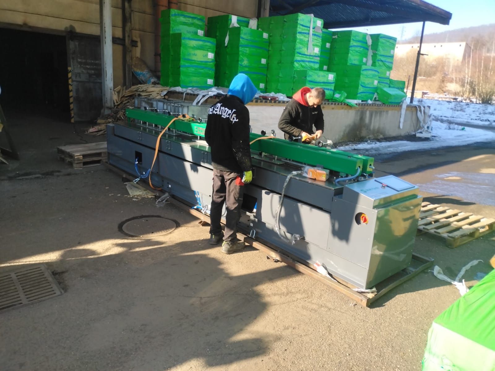 MM-Tech's SWT-PH4000 Plastic Sheet Welding Machine Successfully Arrives in Prague After 40-Day Transportation